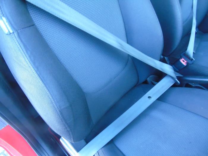 Front seatbelt, right from a Hyundai i20 1.2i 16V 2014