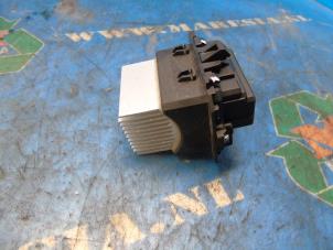 Used Heater resistor Renault Clio IV (5R) 0.9 Energy TCE 90 12V Price € 21,00 Margin scheme offered by Maresia Auto Recycling B.V.