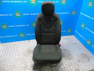 Używane Fotel prawy Renault Clio IV (5R) 0.9 Energy TCE 90 12V Cena € 157,50 Procedura marży oferowane przez Maresia Auto Recycling B.V.