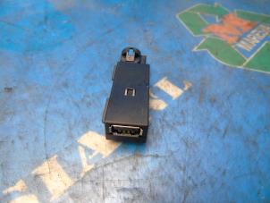 Gebrauchte USB-Stecker Skoda Octavia Combi (5EAC) 2.0 TSI RS 16V Preis € 26,25 Margenregelung angeboten von Maresia Auto Recycling B.V.