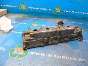 Ventildeckel van een Toyota Corolla (E12) 2.0 D-4D 16V 90 2004