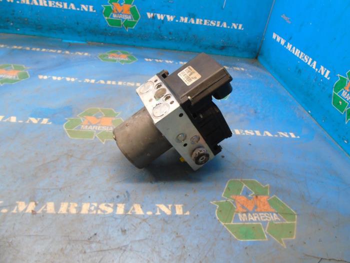 Begagnade ABS-pump Jaguar X-type 2.1 V6 24V Pris € 257,25 Marginaltabell erbjuds av Maresia Auto Recycling B.V.