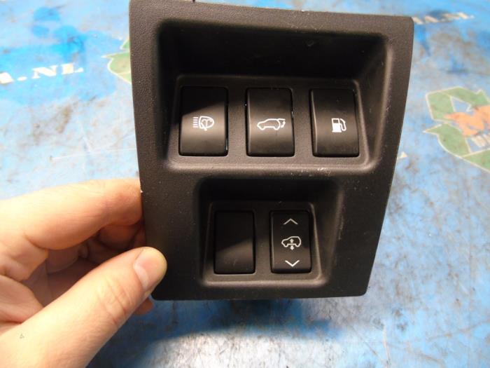 Usados Interruptor Lexus RX (L2) 450h V6 24V VVT-i 4x4 Precio € 73,50 Norma de margen ofrecido por Maresia Auto Recycling B.V.