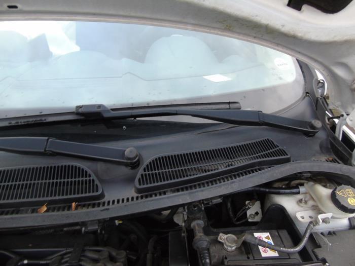 Mechanizm wycieraczki z Ford Fiesta 6 (JA8) 1.25 16V 2011