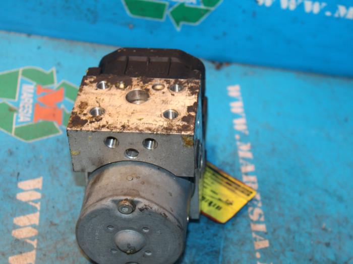 Begagnade ABS-pump Toyota Corolla (E12) 1.4 16V VVT-i Pris € 47,25 Marginaltabell erbjuds av Maresia Auto Recycling B.V.