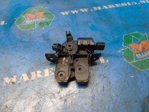 Used Tailgate lock mechanism Dacia Duster (HS) 1.5 dCi Price € 23,63 Margin scheme offered by Maresia Auto Recycling B.V.