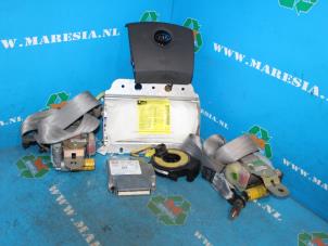 Usagé Kit + module airbag Kia Sorento I (JC) 2.4 16V Prix € 525,00 Règlement à la marge proposé par Maresia Auto Recycling B.V.