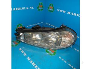 Used Headlight, left Ford Mondeo II 2.0i 16V Price € 26,25 Margin scheme offered by Maresia Auto Recycling B.V.