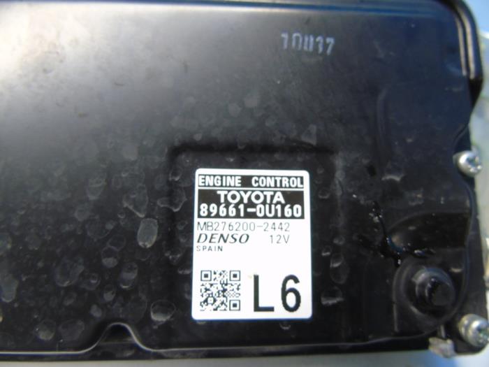 Ignition lock + computer from a Toyota Yaris III (P13) 1.5 16V Dual VVT-iE 2018