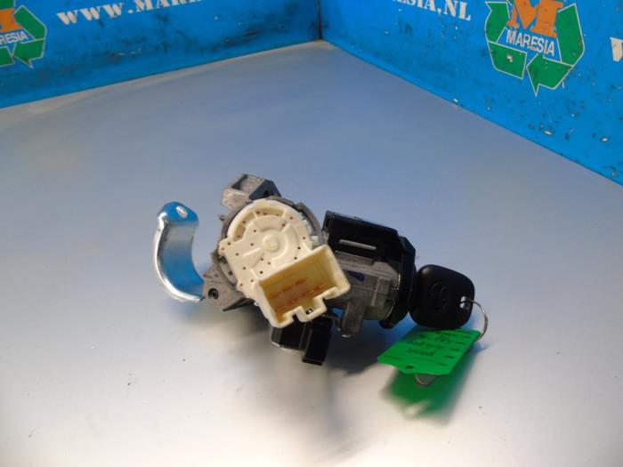 Ignition lock + computer from a Toyota Yaris III (P13) 1.5 16V Dual VVT-iE 2018