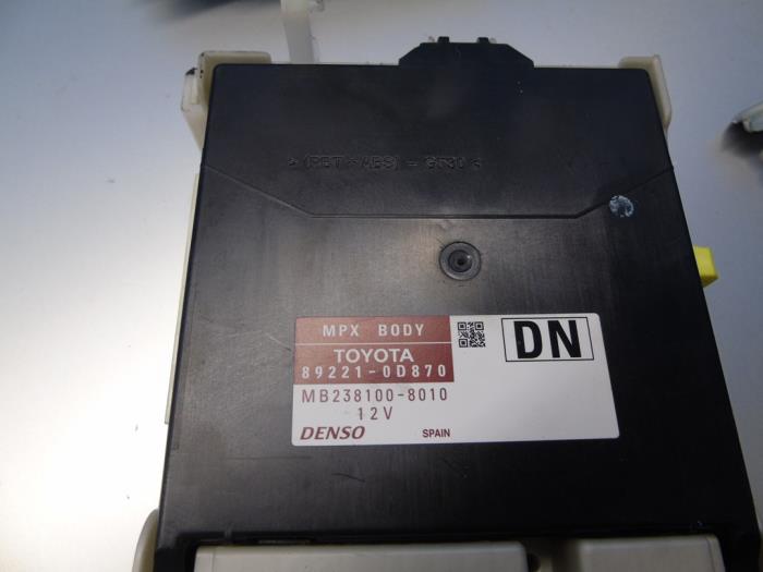Ignition lock + computer from a Toyota Yaris III (P13) 1.5 16V Dual VVT-iE 2018