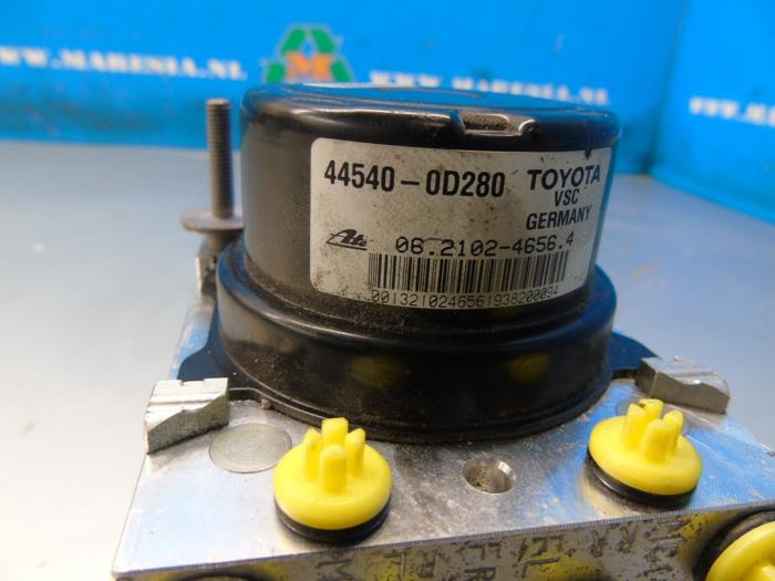 ABS-pump från en Toyota Yaris III (P13) 1.5 16V Dual VVT-iE 2018