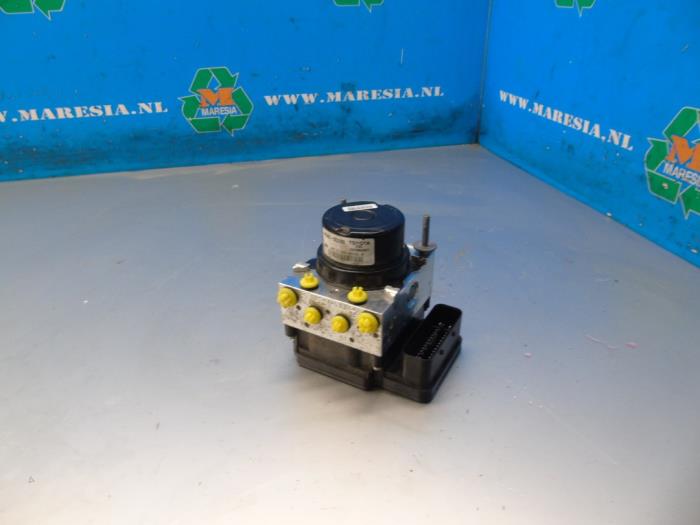 Used ABS pump Toyota Yaris III (P13) 1.5 16V Dual VVT-iE Price € 210,00 Margin scheme offered by Maresia Auto Recycling B.V.
