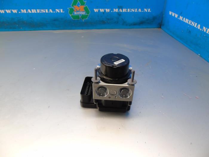 ABS-pump från en Toyota Yaris III (P13) 1.5 16V Dual VVT-iE 2018