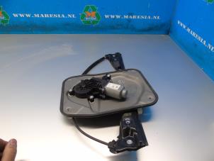 Usagé Lève vitre électrique avant droit Skoda Fabia II (5J) 1.2i 12V Prix € 78,75 Règlement à la marge proposé par Maresia Auto Recycling B.V.
