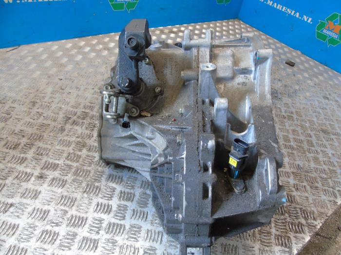 Gearbox from a Daewoo Cruze 2.0 D 16V 2011