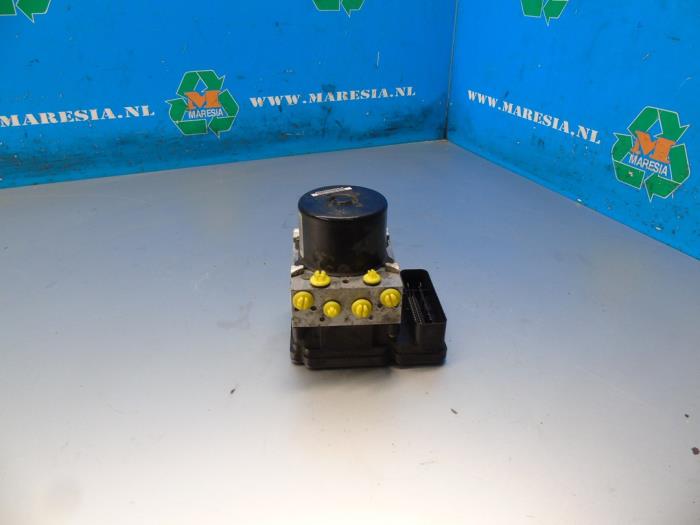 ABS pump from a Ford C-Max (DXA) 1.6 TDCi 16V 2012