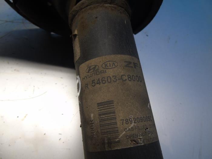 Front shock absorber rod, right from a Hyundai i20 (GBB) 1.2i 16V 2015
