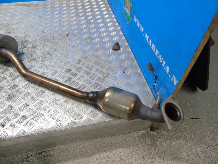 Front pipe + catalyst from a Toyota Yaris III (P13) 1.5 16V Dual VVT-iE 2018