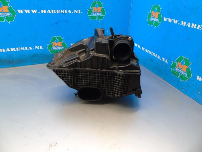 Begagnade Luftfilterhus Renault Captur I (2R) 0.9 Energy TCE 12V Pris € 36,75 Marginaltabell erbjuds av Maresia Auto Recycling B.V.