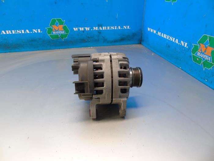 Begagnade Dynamo Dacia Sandero II 1.0 Sce 12V Pris € 57,75 Marginaltabell erbjuds av Maresia Auto Recycling B.V.