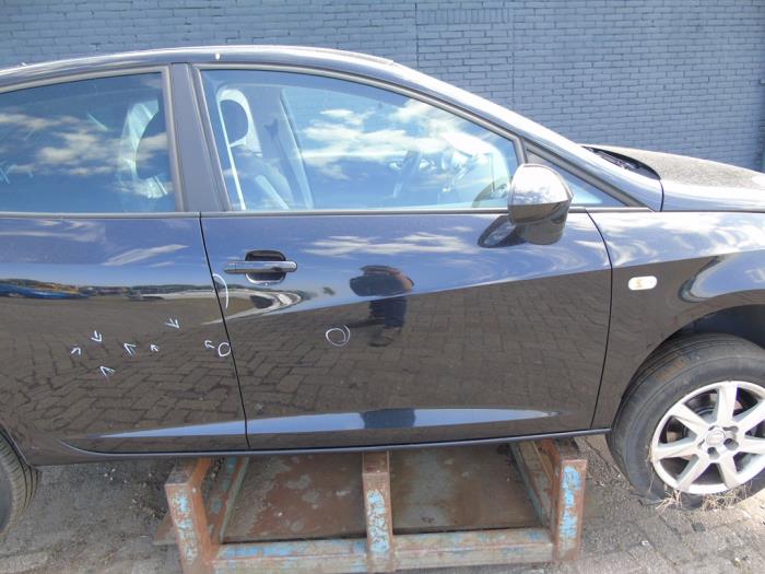Drzwi prawe przednie wersja 4-drzwiowa z Seat Ibiza IV (6J5) 1.2 TDI Ecomotive 2011