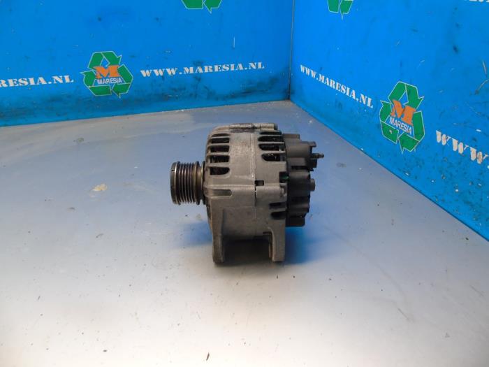 Begagnade Dynamo Renault Clio IV Estate/Grandtour (7R) 1.5 Energy dCi 90 FAP Pris € 52,50 Marginaltabell erbjuds av Maresia Auto Recycling B.V.
