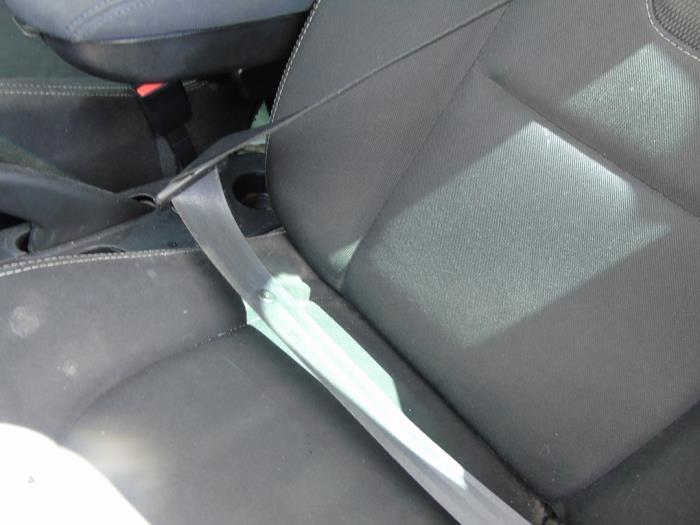 Airbag Set+Modul van een Renault Clio IV Estate/Grandtour (7R) 1.5 Energy dCi 90 FAP 2013