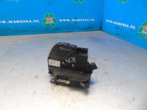 Used Rear door mechanism 4-door, right Renault Clio IV Estate/Grandtour (7R) 1.5 Energy dCi 90 FAP Price € 47,25 Margin scheme offered by Maresia Auto Recycling B.V.