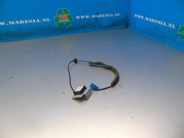 Używane Antena GPS Suzuki Ignis (MF) 1.2 Dual Jet 16V Smart Hybrid Cena € 42,00 Procedura marży oferowane przez Maresia Auto Recycling B.V.