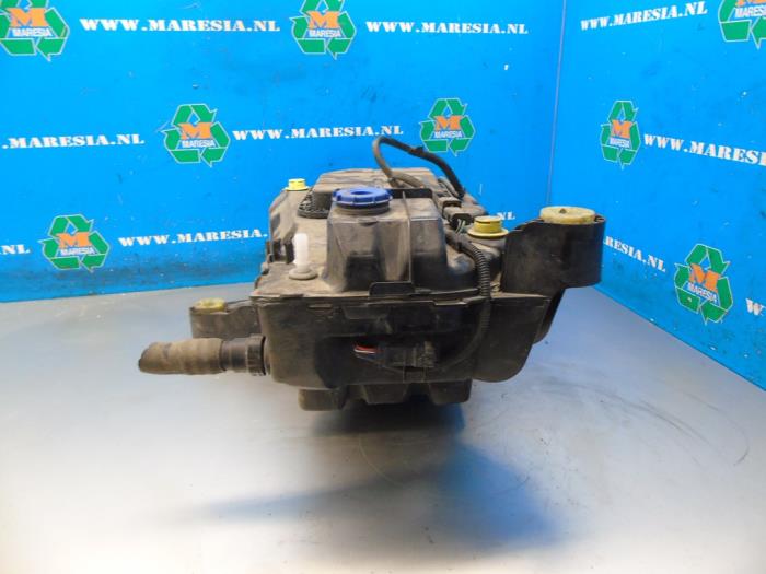 Adblue Tank from a Peugeot Partner (EF/EU) 1.6 BlueHDI 75 2020