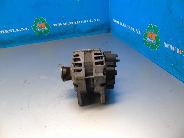 Begagnade Dynamo Dacia Duster (HS) 1.2 TCE 16V Pris € 42,00 Marginaltabell erbjuds av Maresia Auto Recycling B.V.