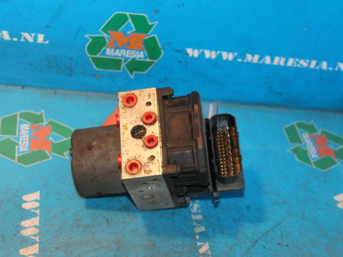 Used ABS pump Ford Mondeo III 2.0 TDCi/TDDi 115 16V Price € 47,25 Margin scheme offered by Maresia Auto Recycling B.V.