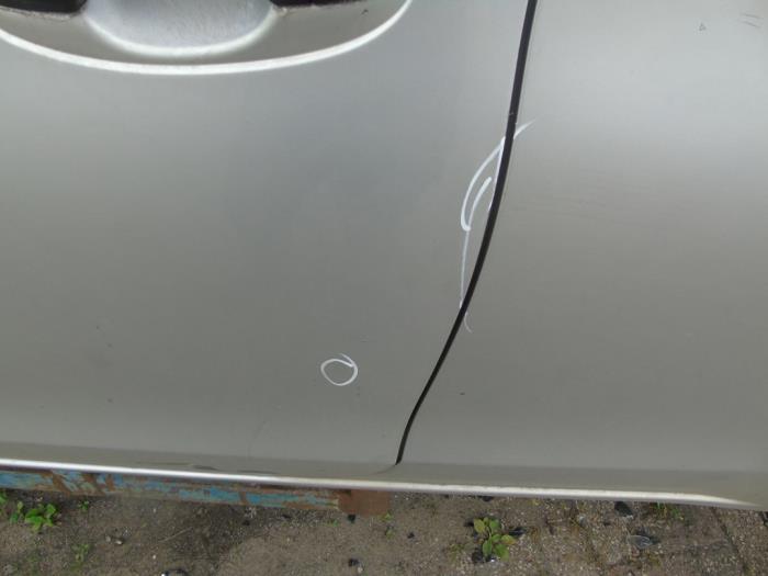 Door 2-door, left from a Toyota Yaris III (P13) 1.0 12V VVT-i 2012