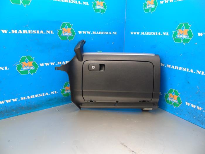 Begagnade Handskfack Volkswagen Golf VI (5K1) 1.4 TSI 160 16V Pris € 42,00 Marginaltabell erbjuds av Maresia Auto Recycling B.V.
