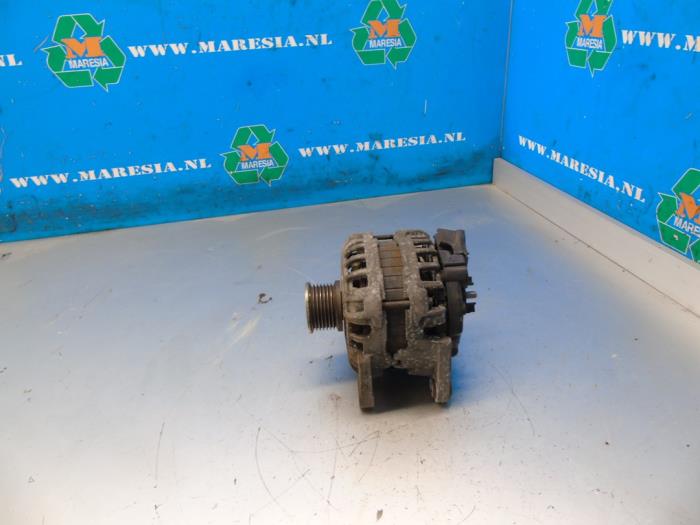 Used Dynamo Dacia Logan MCV II/III/Sandero Wagon 0.9 TCE 12V Price € 63,00 Margin scheme offered by Maresia Auto Recycling B.V.