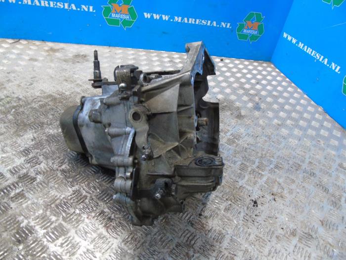 Getriebe van een Peugeot 206+ (2L/M)  2010