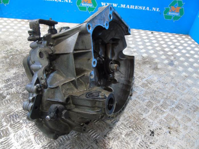 Getriebe van een Peugeot 206+ (2L/M)  2010