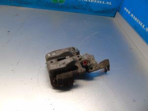 Usados Pinza de freno derecha detrás Mazda MX-5 (NC18/1A) 2.0i 16V Precio € 52,50 Norma de margen ofrecido por Maresia Auto Recycling B.V.