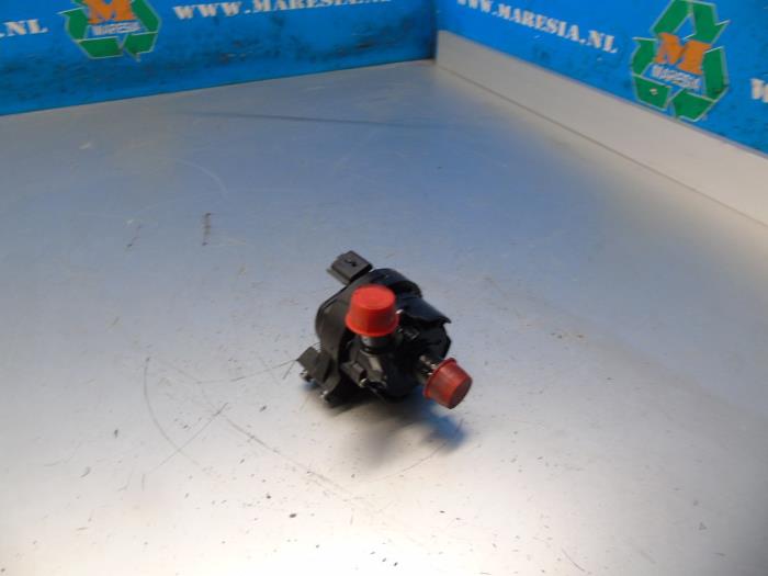 Begagnade Vattenpump Renault Megane IV Estate (RFBK) 1.6 E-Tech 160 Pris € 57,75 Marginaltabell erbjuds av Maresia Auto Recycling B.V.