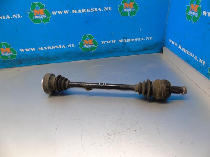 Gebrauchte Antriebswelle links hinten BMW 1 serie (E87/87N) 116i 2.0 16V Preis € 31,50 Margenregelung angeboten von Maresia Auto Recycling B.V.