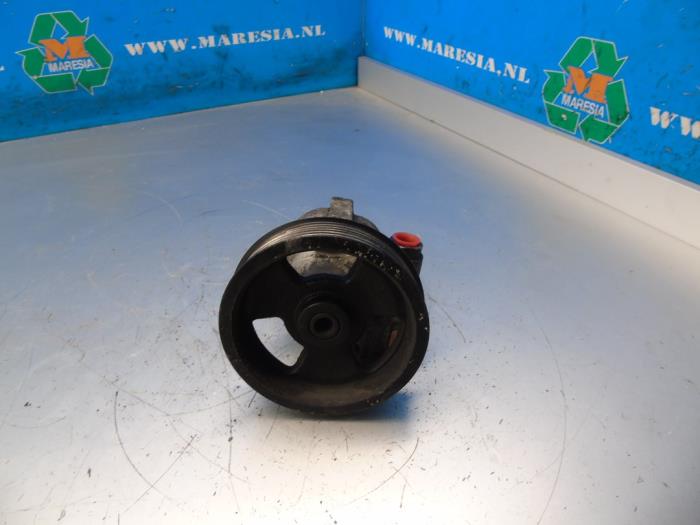 Power steering pump from a Renault Espace (JK) 3.0 dCi V6 24V 2009