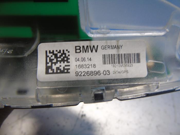 GPS antenna from a BMW 1 serie (F20) 116i 1.6 16V 2014