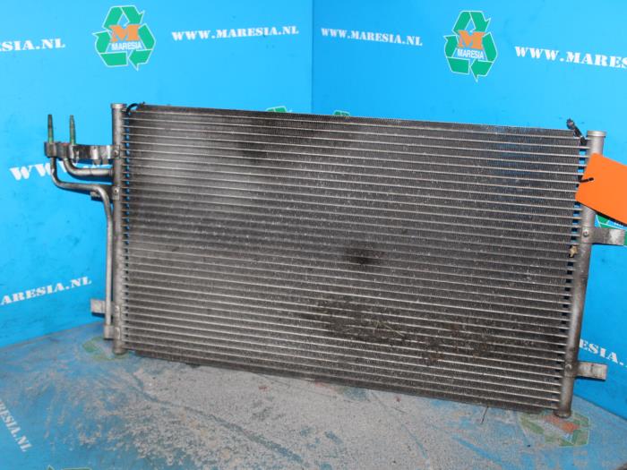 Usagé Radiateur clim Ford Focus C-Max 1.6 TDCi 16V Prix € 42,00 Règlement à la marge proposé par Maresia Auto Recycling B.V.