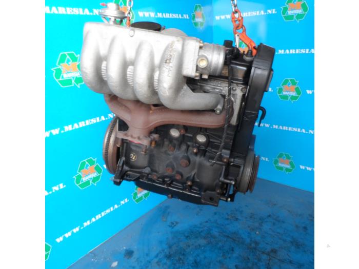 Motor van een Volkswagen Polo Variant (6KV5) 1.9 SDI 1999