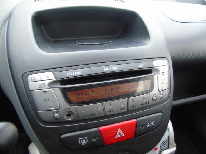 Radio/Lecteur CD d'un Toyota Aygo (B10) 1.0 12V VVT-i 2010