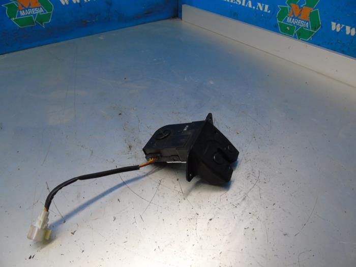 Tailgate lock mechanism Kia Rio III 1.2 CVVT 16V - 812301W210