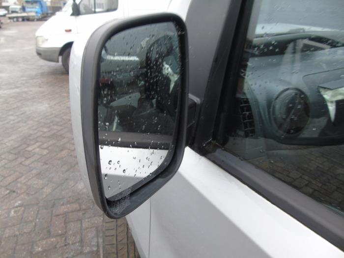 Außenspiegel links van een Fiat Qubo 1.3 D 16V Multijet 2010
