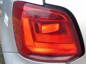 Używane Tylne swiatlo pozycyjne lewe Volkswagen Polo V (6R) 1.0 12V BlueMotion Technology Cena € 78,75 Procedura marży oferowane przez Maresia Auto Recycling B.V.