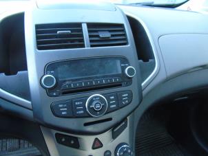 Usagé Radio/Lecteur CD Chevrolet Aveo 1.3 D 16V Prix € 105,00 Règlement à la marge proposé par Maresia Auto Recycling B.V.